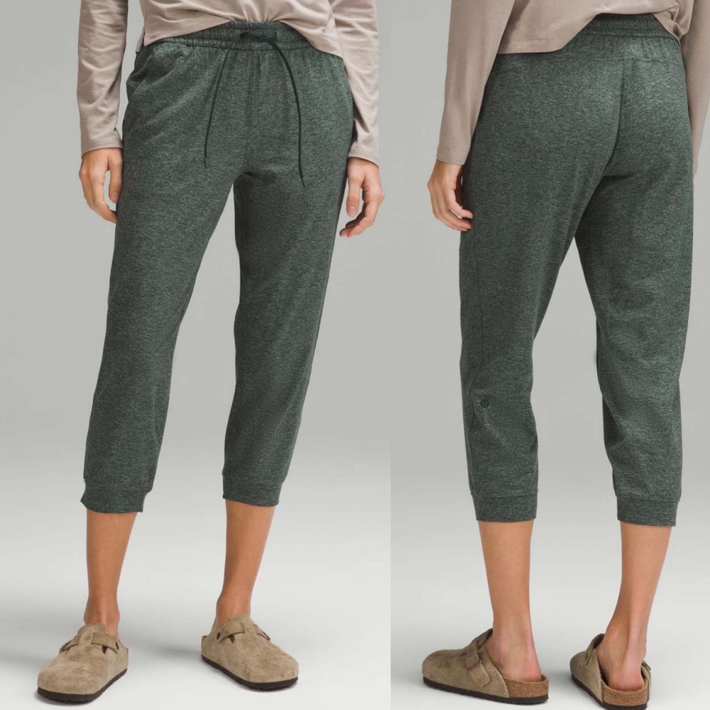 Lululemon Soft Jersey Classic Fit‎ Crop Joggers Rainforest Green Womens Size 6